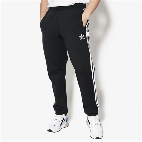 adidas blouson herren hosen|Adidas Hosen für Herren: In jeder Lebenslage gut gekleidet.